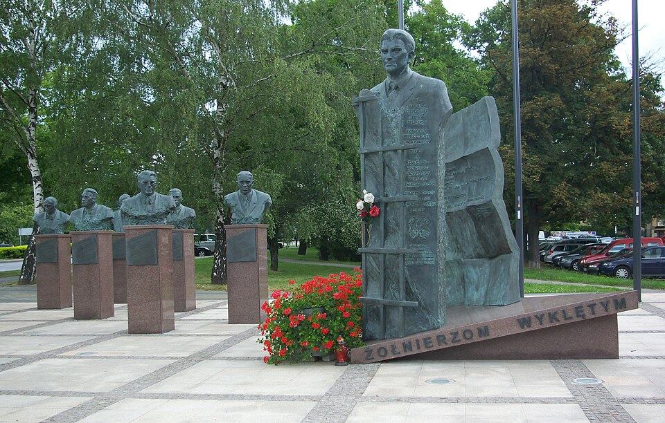 960px-Monument_to_Cursed_Soldiers_in_Rzeszw_0_c.jpg.3443139c1232c6d941b60c2394dc807f.jpg